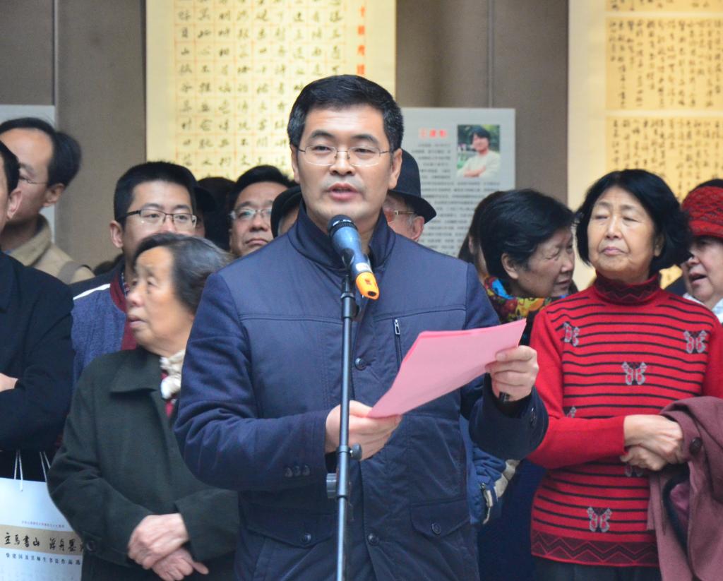 3、公司党委副书记张忠民主持开幕式