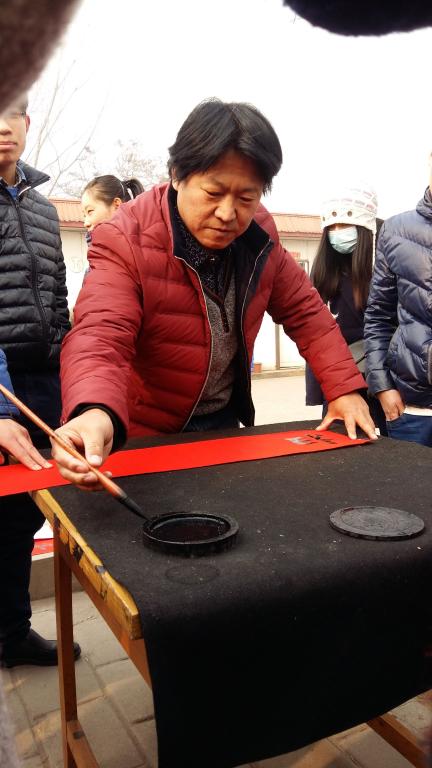 优德88专职教师王建魁给员工做示范