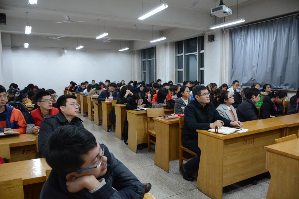 报告会现场